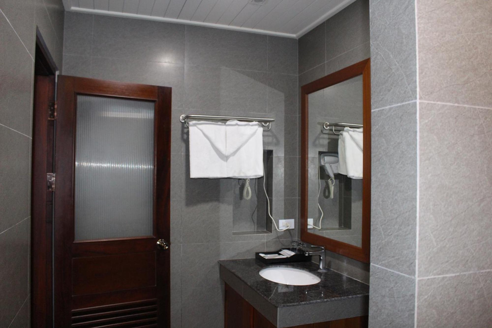 Lux Hotel Luang Prabang Bagian luar foto